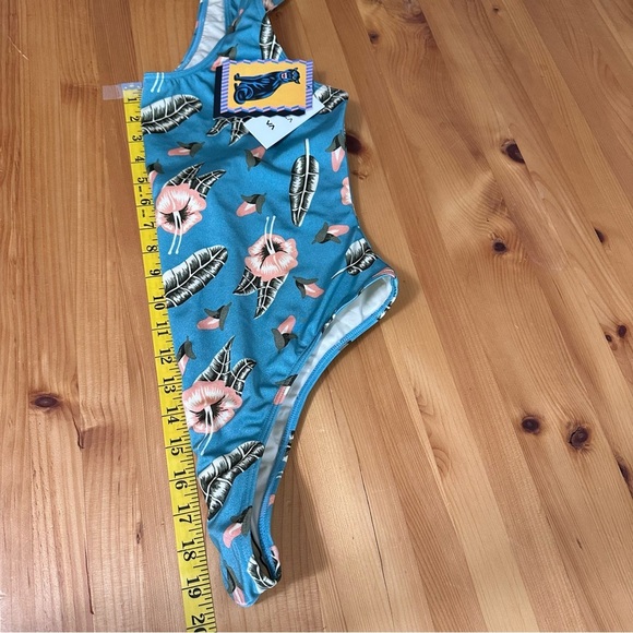 RVCA South Swell Pelletier One Piece Swimsuit Sz L NWT - Picture 8 of 14